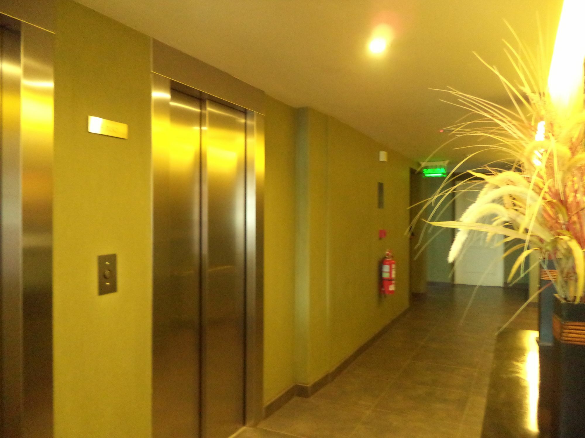 Mil810 Ushuaia Hotel Ngoại thất bức ảnh